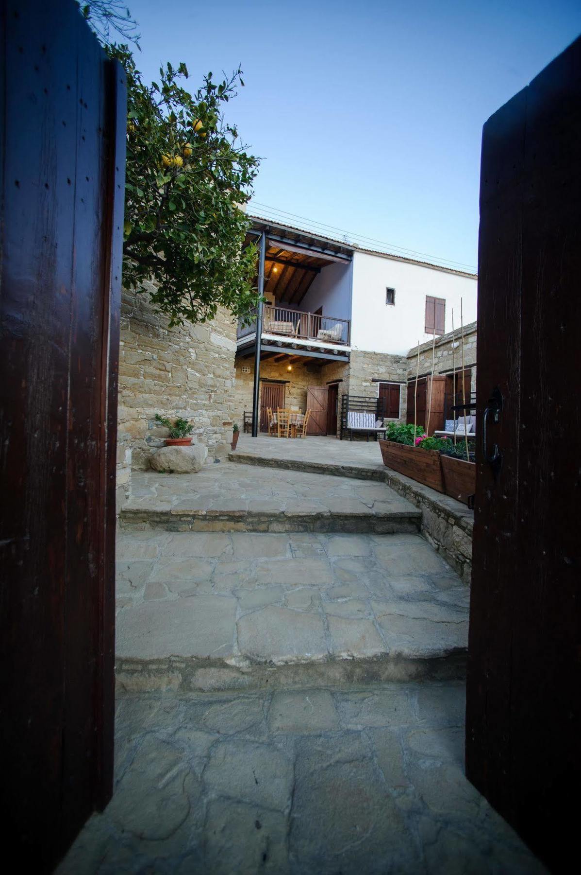 Teacher'S House Maroni Exterior foto